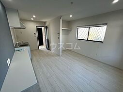 メゾン・ド・ルミエール国府台 102 1階ワンルームのリビング/ダイニング