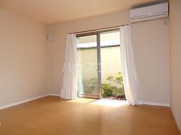 レガーロ　C棟 104 1階ワンルームのリビング/ダイニング