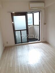 メゾン・ド・マニエール 109 1階ワンルームのリビング/ダイニング