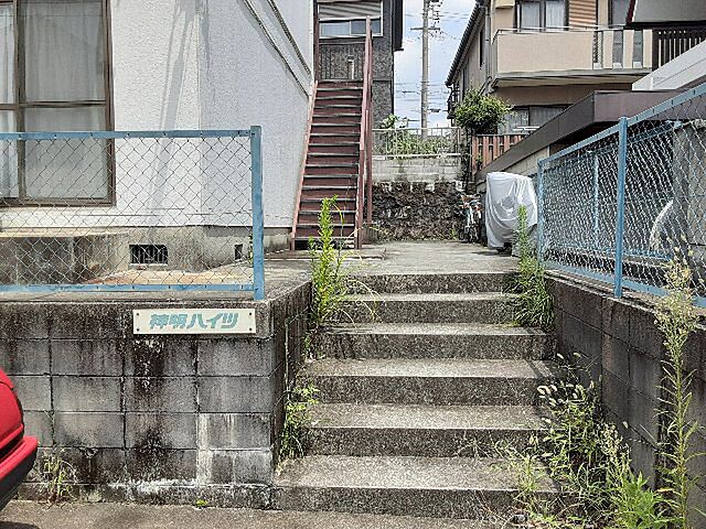 4 / 9