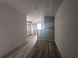 ウォーターフロント笑学 102 1階1LDKのリビング/ダイニング