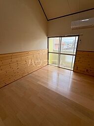 イエローハウス J 2階1Kのリビング/ダイニング