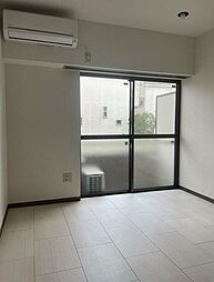 グリーンヒルズ 102 1階ワンルームのリビング/ダイニング