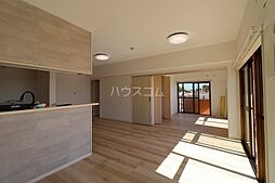 ライオンズプラザ宇栄原 8階4LDKのリビング/ダイニング