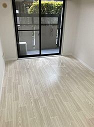 パーク・ノヴァ松原 105 1階ワンルームのリビング/ダイニング