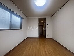 ドエル春日 101 1階ワンルームのリビング/ダイニング