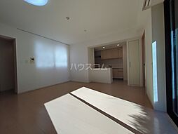 アトラス国領セントラルコート D-103 1階3SLDKのリビング/ダイニング