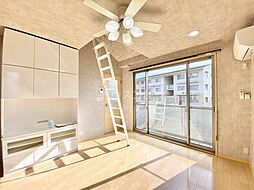 オーチャードリゾート 201 2階ワンルームのリビング/ダイニング