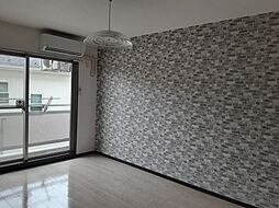 フローラ 107 1階1Kのリビング/ダイニング