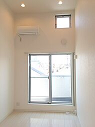 ルミエール黄金 102 1階ワンルームのリビング/ダイニング