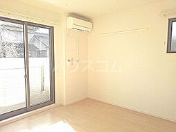 パリVI 103 1階ワンルームのリビング/ダイニング