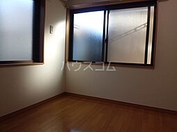 サン・ハイツ 102 1階ワンルームのリビング/ダイニング