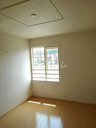 三岐鉄道三岐線 平津駅 徒歩4分の賃貸アパート 2階2LDKのリビング/ダイニング