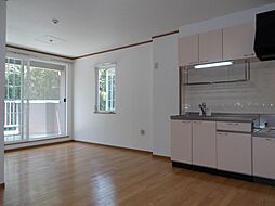 マリンガ 2階2LDKのリビング/ダイニング