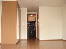 Ｊｅ　ｌｅ　ｐｒｅｎｄｓ　(ジュルプラン） 2階1Kのリビング/ダイニング