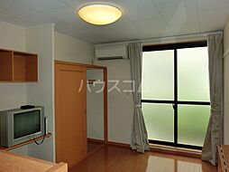 レオパレス穴田 110 1階1Kのリビング/ダイニング