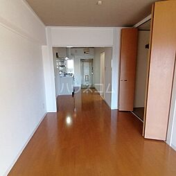 ヴィレッヂ本願寺 101 1階ワンルームのリビング/ダイニング