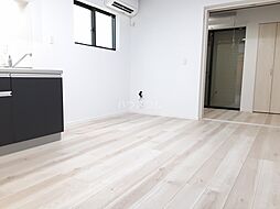 CRASTINE弥次ヱ町4丁目B棟 201 2階1LDKのリビング/ダイニング