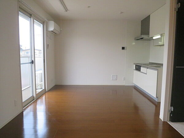 ラナンクレール 2階 | 千葉県松戸市常盤平 賃貸マンション 居間
