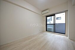 メゾン・ド・コンテス 105 1階ワンルームのリビング/ダイニング