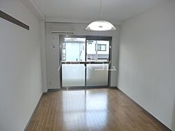 多摩都市モノレール 立飛駅 徒歩10分の賃貸マンション 2階1Kのリビング/ダイニング