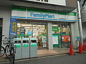【コンビニエンスストア】ファミリーマート西京極駅前店まで364ｍ