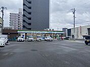 【コンビニエンスストア】ファミリーマート中川八田店まで561ｍ