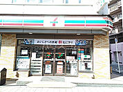 【コンビニエンスストア】セブンイレブン　阪急岡町駅前店まで453ｍ