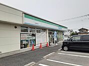 【コンビニエンスストア】ファミリーマート　太田新井町店まで947ｍ
