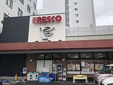 周辺：【スーパー】FRESCO江坂店まで641ｍ