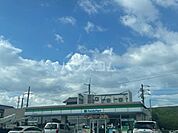 【コンビニエンスストア】ファミリーマート 瀬戸石田店まで803ｍ