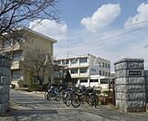 【小学校】東浦町立片葩小学校まで5652ｍ