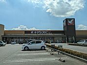 【スーパー】ヨークベニマル坂東店まで594ｍ