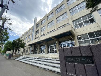 画像13:札幌市立八条中学校(中学校)まで588m