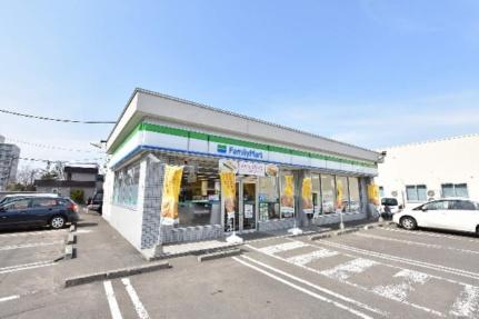 画像18:ファミリーマート(コンビニ)まで1241m