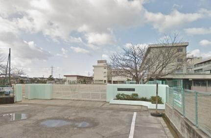 画像17:岡山市立芳泉小学校(小学校)まで443m