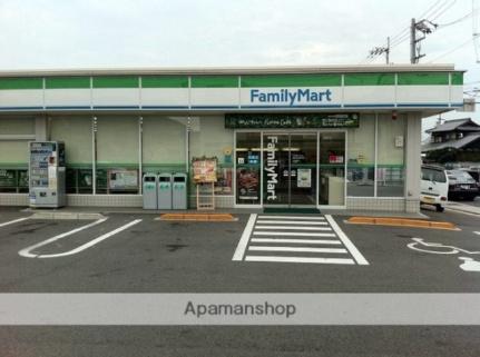 画像17:ファミリーマート高松中央通り店(コンビニ)まで538m