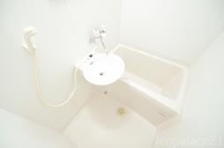 [風呂] 同タイプ部屋の写真となり設備等は現況と異なる場合があります。
